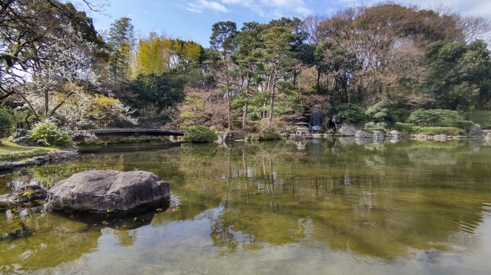 Strolling pond garden in Kurume city art museum