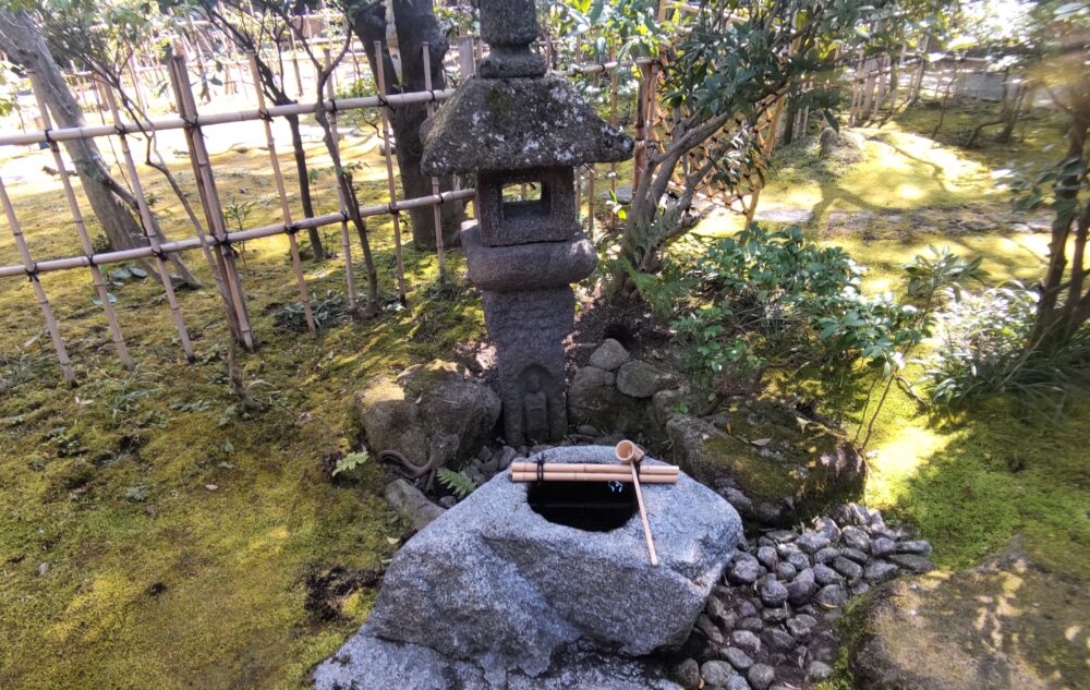 Tukubai (stone basin) and Toro (Stone Lantern) in Shofuen