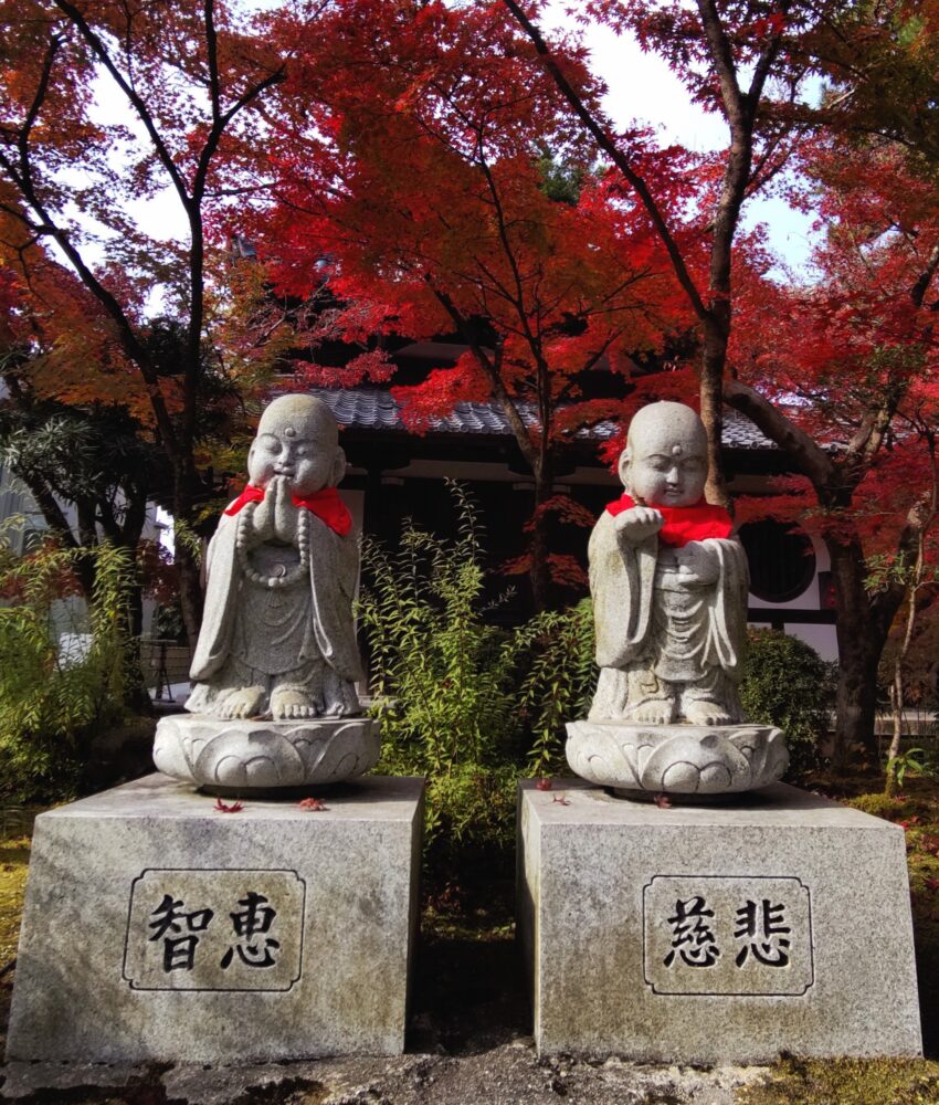 The two pairs of Jizo  Bosatu with Japanese maple tree