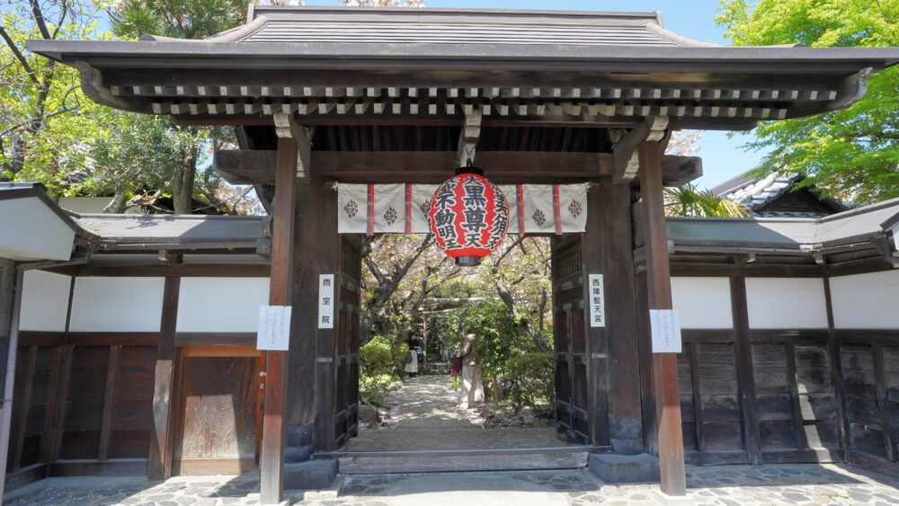 temple gate ”Sanmon