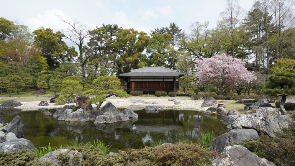 Seiryu-en with Koun-tei in Nijo-jo Castle