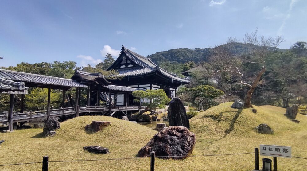 Strolling pond garden in Kodaiji temple