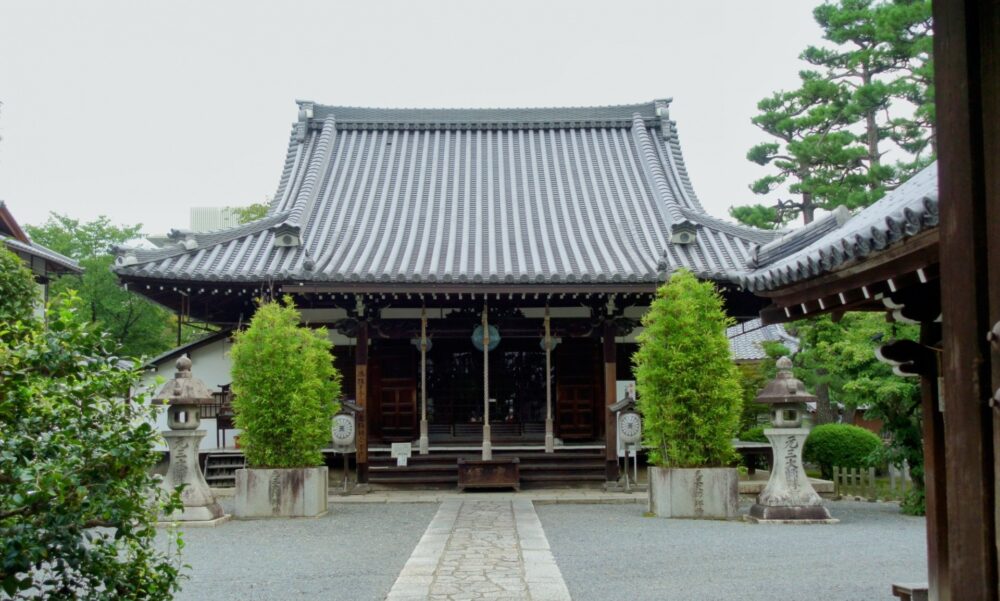Main hall in Rozanji temple