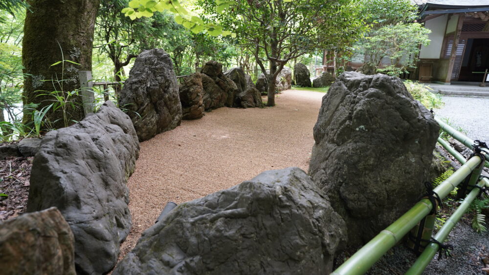 Amatsu-Iwasa-ka garden in Kifune Shrine