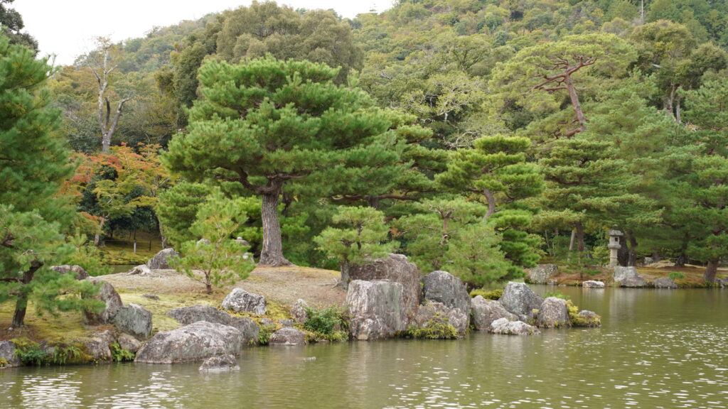 Sanzon-seki (the Buddhist concept of the trinity) in Kinkaku-ji temple