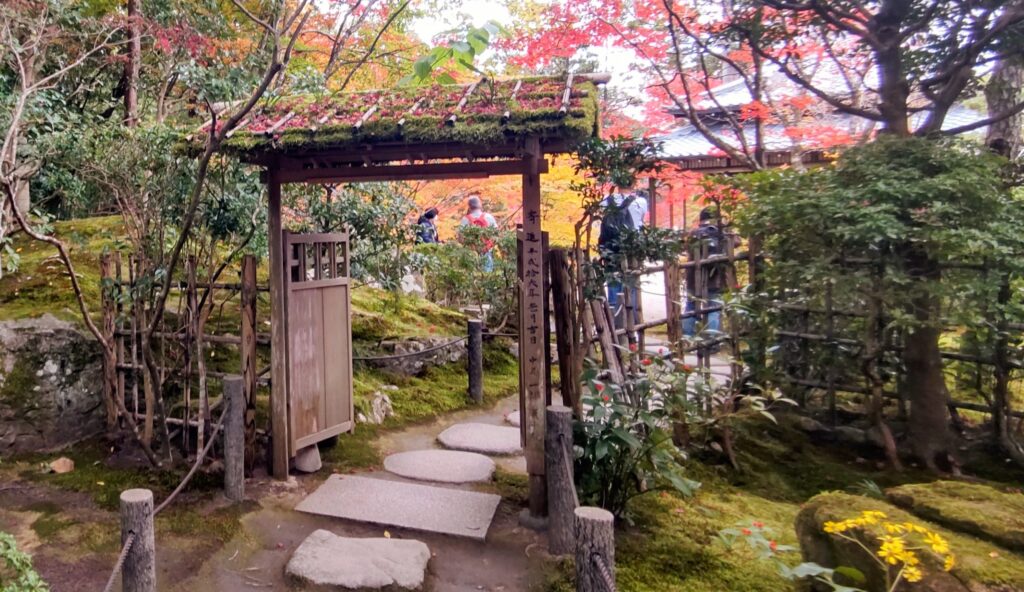 Gate of Man Tei Garden in Tenjuan