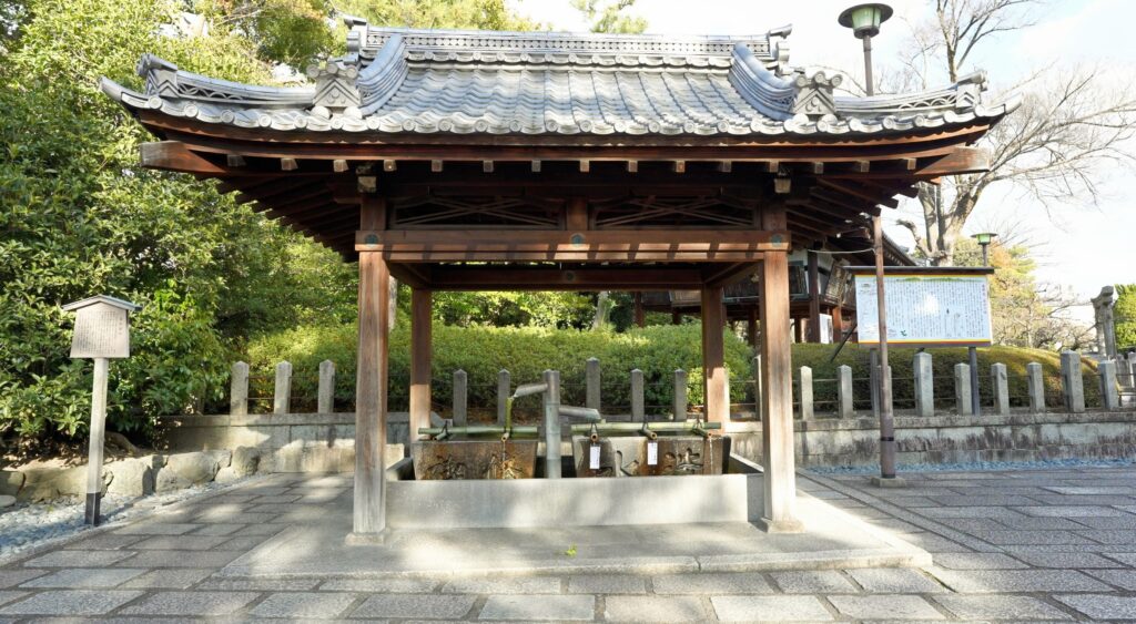 Temizuya (ablution pavilion) in Jonangu Shrine